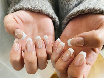 モグネイル(Mogunail)/オーロラ大理石フレンチ