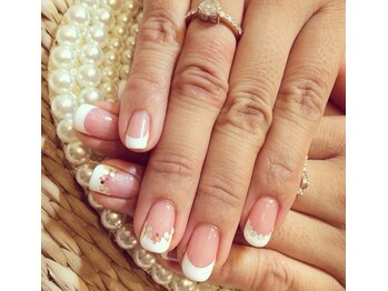 クリスタルネイル プレミアム イオンモール鹿児島店(CRYSTAL NAIL PREMIUM)/綺麗めお花フレンチ