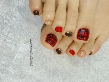 マニッシュ(Manish)/チェック柄ネイル　フット　冬