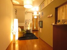 ハリィ(harih)の雰囲気(2階建てサロンでゆったり…寛ぎの時間をお過ごしください♪)