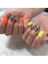 ブラン(blanc)/ジラフ柄ネイル