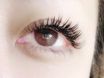 ネイルサロン ハナ(hana)の写真/つけ放題コースでボリューム満点♪お客様の目の形に合わせて美しいボリュームある目元を仕上げていきます！