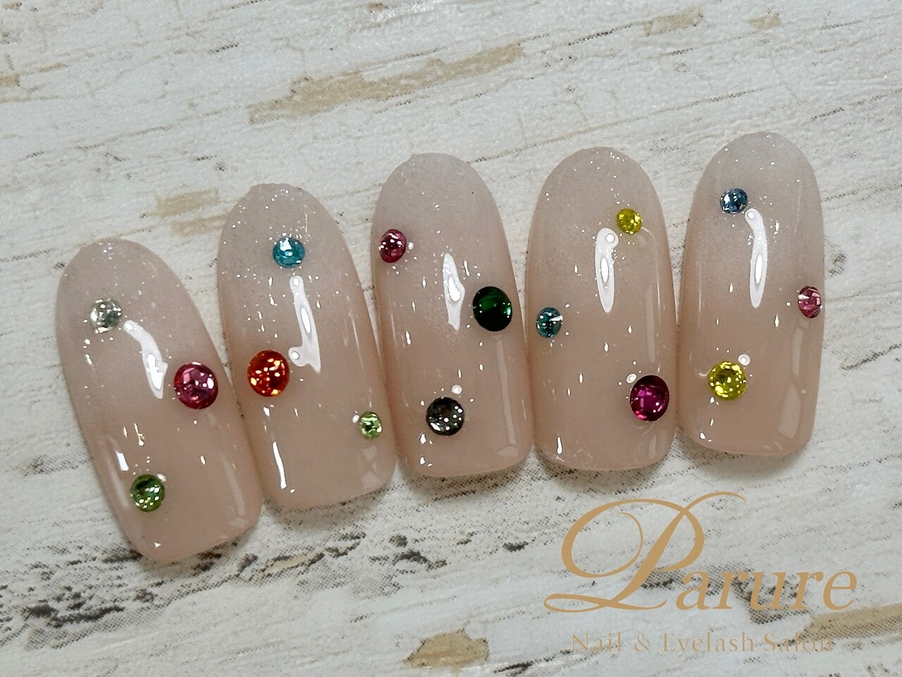 2026年冬トレンド】カラフルストーンのネイルデザイン集｜人気順