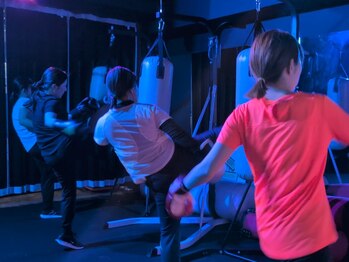 ヘラクライズフィットネス(HERCULIZE FITNESS)/暗闇フィットネス