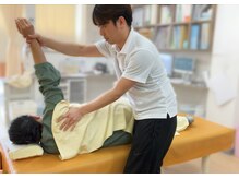 はれやか接骨院の雰囲気（ゆがみの原因となっている硬い筋肉を、手技でほぐしていきます☆）