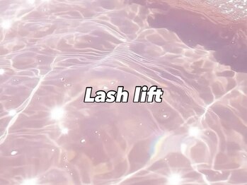 アイラッシュリリーマカナ(EYELASH LI'ILI'IMAKANA)/ケラチンまつげパーマ