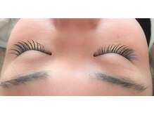 アールエム(Rm)/目尻アーチのクールデザイン☆