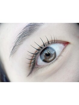 ナチュラル上品な目元にしたい