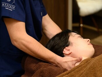ラフリー 明石院(RUFFREE)の写真/《背中美人は小顔美人》肩甲骨はがし(姿勢改善)+ヘッドマッサージ+小顔矯正で全身美人へ♪