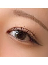 ふわふわ軽い付け心地♪フラットラッシュで理想のまつ毛に◎