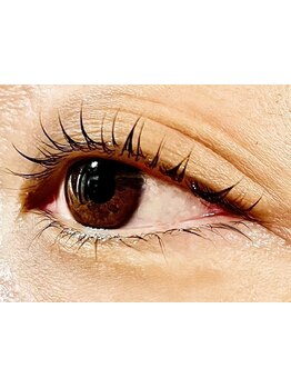 ナチュラル上品な目元にしたい