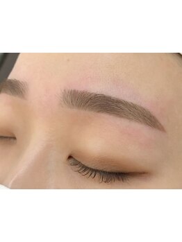 ナチュラル上品な目元にしたい