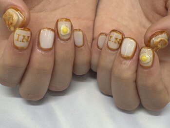 ハニービービー(Honey Bee Bee)/推しパン目玉焼きネイル
