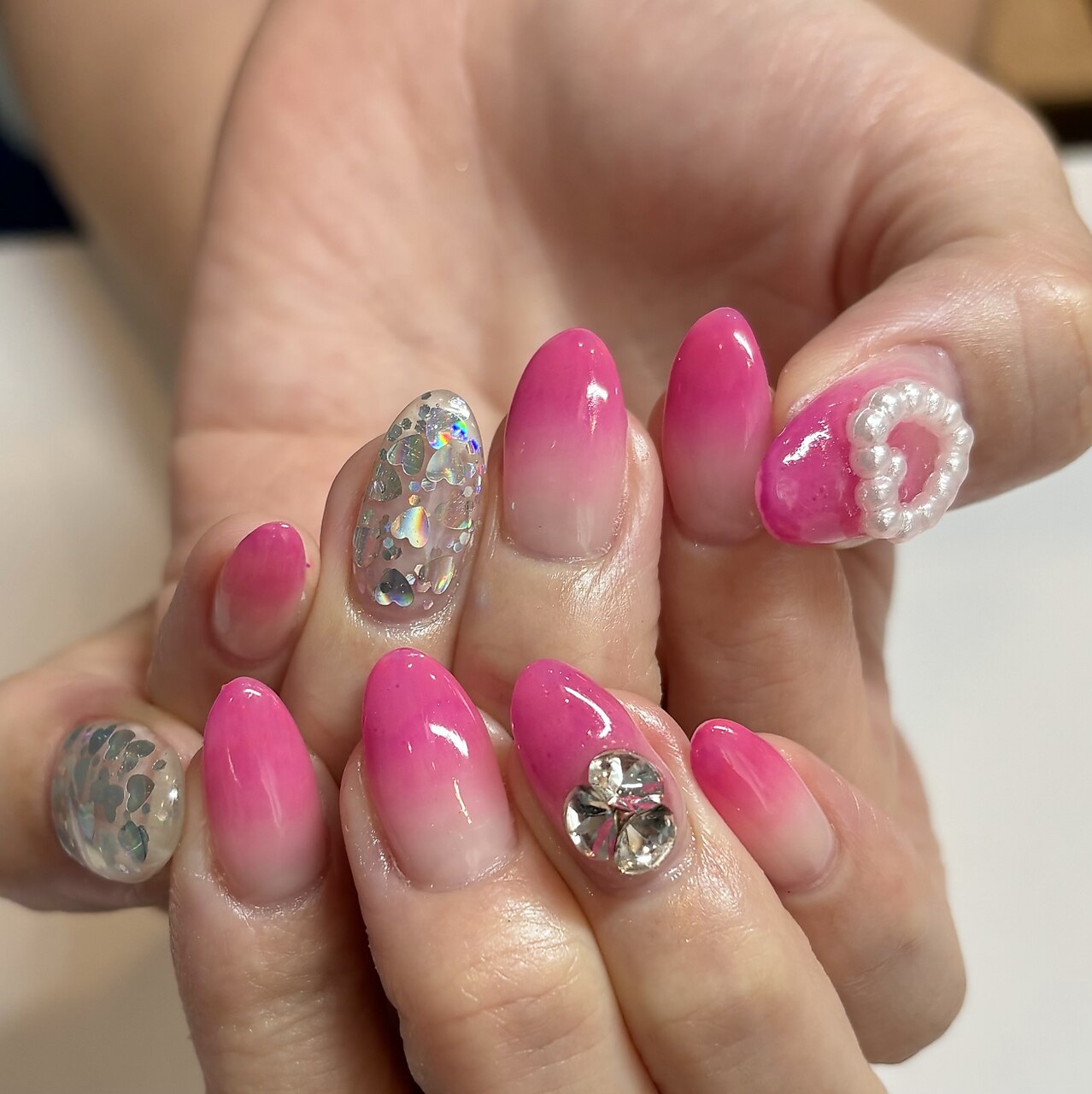 2026年春トレンド】ネオンピンクのネイルデザイン集｜人気順｜3ページ