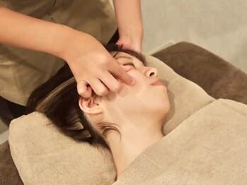 ヴィヴィー(vivie)の写真/【人気No.1★小顔美肌コースが今だけ半額】小顔矯正+ヘッドスパ+幹細胞ハーブピーリング！ダウンタイム無◎