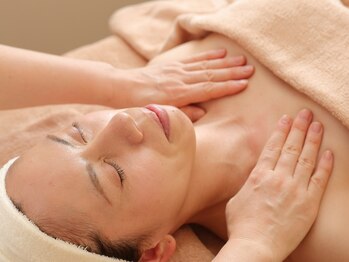 ネフェルティティ 緑地公園店(Nefertity)/◆アロマトリートメントデコルテ