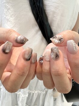 ディグ(deg)/モノクロニュアンス