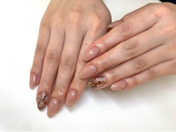 フローリス(Flouriss)の写真/《ネイルケア×フォルム》を重視した美爪サロン◇似合わせカラーでワンカラーでもより綺麗に演出♪