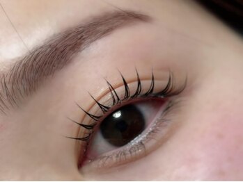 イロ(IRO)の写真/《マスカラパーマ導入☆》目の形や生え癖に合わせて丁寧に施術◎自然で上品な仕上がりですっぴん美人♪