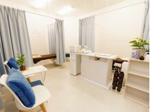 白と青が基調の清潔感のある店内、アロマの香りにも癒されます♪