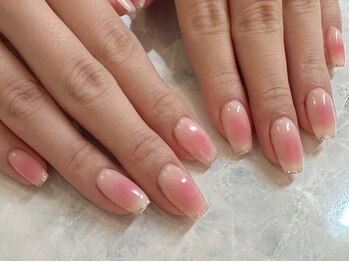 クラッシー(Classy)/チーク×細ラメフレンチ！