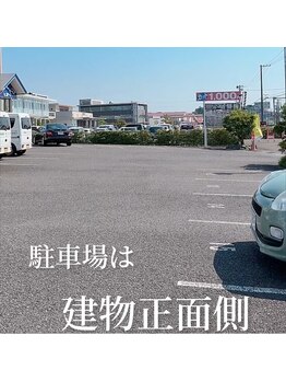 デニム(Denim)/駐車場は建物正面側！