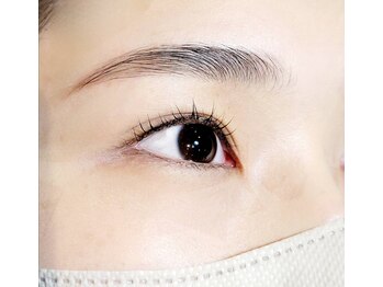 メルク(MELK)の写真/経験豊富なスタッフが丁寧にご提案♪ナチュラル～ボリュームまで☆一人一人の目元に合ったデザインを…！