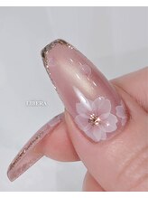 リベラ(LIBERA)/手描きの桜ネイル