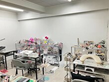 プア 千葉(pua)の雰囲気（モノトーン基調の海外風オープンスペース店内でお楽しみください）