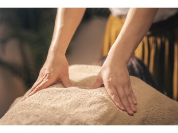 アロマ アンド ドライヘッドスパ 至福のひととき/ボディ施術風景