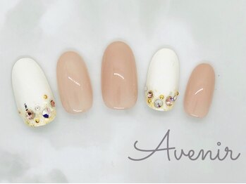 アヴィニール 表参道(Avenir)/小さな宝石ネイル☆ブライダル