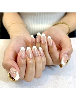 ネイル アンド アイラッシュ フルール 横浜店の写真/横浜西口★新規オフ込★カラーチェンジOK！シンプルデザインでオフィスでも使いやすい♪【写真¥9800】