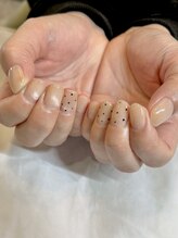 クレイン(Crane)/ドット柄オフィスネイル