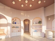サエラ(SAERA)の雰囲気（韓国cafeのような店内が印象的階段を上がるとすぐに入り口です！）
