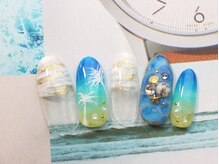 ネイルサロン ティディ(TIDY)/手描きリゾート×3色グラデ