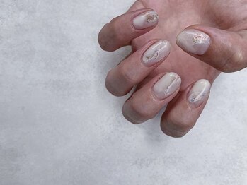 シー(Shhh...)/ベージュニュアンス