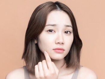 ロエヴェ(ROEWE)の写真/全体的な肌のくすみ、出来てしまったシミの改善お任せ!透き通る美白を叶える☆黒ずみシミ毛穴しっかり改善!