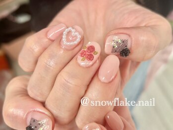 スノーフレーク(Snowflake)の写真/「長さがなくても可愛いネイルがしたい」短い爪でも映える韓国風ガーリー×大人かわいいショートネイル♪