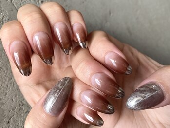 アロナ ネイルサロン アンド スクール(alona)/先端ミラーフレンチ×アニマル柄