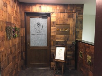 ラジェ 静岡呉服町店(LAGE)/【初回体験】1.木の扉が目印です