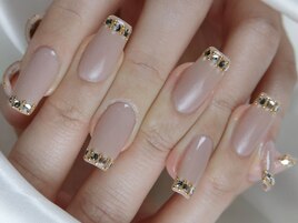 シャープな印象のシンプルネイル