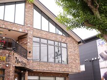 こちら側の階段を登っていただいて2階になります♪