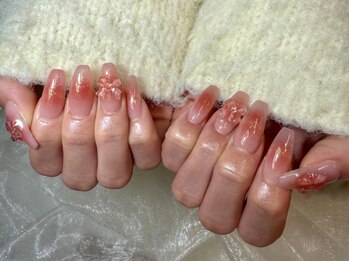 ザ モア(the MoRe)の写真/ワンランク上の長さ出し技術◎自爪を育成しながら理想のフォルムへ。折れない、浮かない、感動の持ちを実感