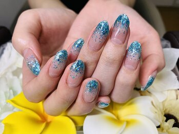 オフトゥール アトリエ カオ キャンアイドレッシー 鶴見店(ofuturo kao)の写真/大人ネイルを無理なく通える価格でいつも美しく♪
ラメグラデーション★2300円