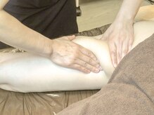 ヴィエーゾ(VIESO)/4.頑固なセル脂肪をもみほぐす！