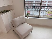 待合スペースも明るく広々♪