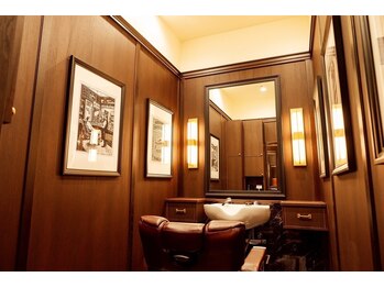 Shaving & Bridal BARBER SHOP 栄店【シェービング&ブライダルバーバーショップ】 /1.お出迎え/個室へご案内