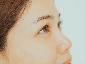 ラカ(LACA)の写真/【キープ力に自信あり！】目元の状態を見極めて,仕上がり美しく♪話題の束感デザインやLED施術なども可能◎