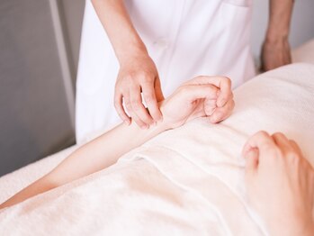 MEGURU 青山 / 表参道店【メグル】美容鍼/小顔/肩こり/リフトアップ/[青山/表参道/美容鍼/小顔]