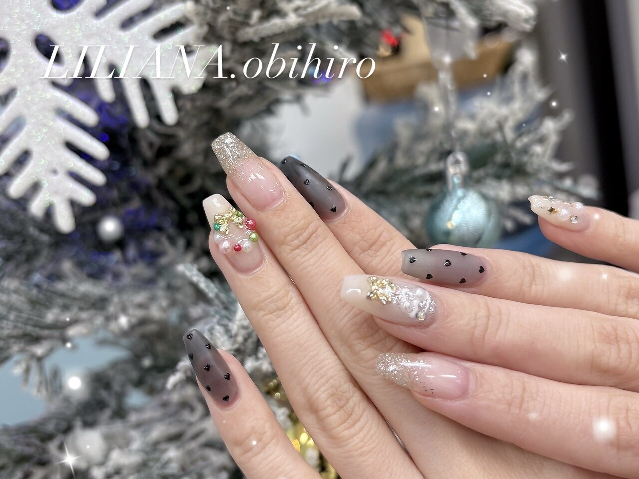 2026年夏トレンド】スタッズ ハンド クリスマスのネイルデザイン集